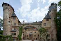 Schloss Fürstenau entstand im 14. Jahrhundert und diente zum Schutz von Kloster Steinbach und wurde von Kurmainz erbaut. Das Wasserschloss an der Mümling liegt im Ortsteil Steinbach von Michelstadt im Odenwald.