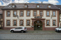 In der Altstadt von Michelstadt und unmittelbar am historischen Rathaus liegt das älteste, sowie gemütliche Restaurant „Drei Hasen“. Das Restaurant bietet regionale und saisonale Spezialitäten.