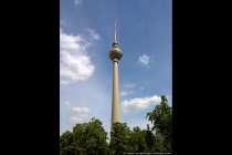 Der Fernsehturm am Alexanderplatz ist der längste Berliner mit 365m