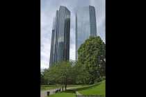 Das höchste Gebäude der Deutschen Bank beträgt 155 Meter