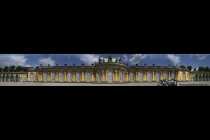Schloss Sanssouci als Panobild. Hier wurden mehrere Einzelbilder zu einem Gesamtbild zusammengefasst. Da eine gewisse PanoSoftware nicht einwandfrei arbeitete mussten die Bilder manuell zusammengeführt werden.