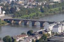 Die Römerbrücke - Die Basaltpfeiler der Römerzeit tragen heute noch die Stützbögen der Fahrbahn