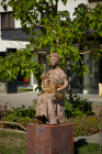Die Skulptur ist zu finden in Weikersheim vor der Musikakademie