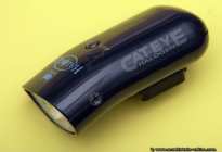 Vorderlicht Cateye Halogen mit Batteriekontrolle. Diese Fahrradbeleuchtung ist aus dem Jahre 1996.