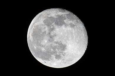 Luna, der Mond, so fern und doch so nah.